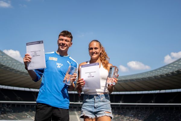 Oliver Koletzko (Wiesbadener LV) und Sarah Vogel (LG Seligenstadt) wurden zur Jugendsportler des Jahres 2021 gewaehlt und waehrend der deutschen Leichtathletik-Meisterschaften im Olympiastadion am 26.06.2022 in Berlin geehrt